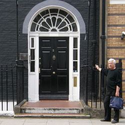 Tony storms No. 10 Downing Street, London 2007