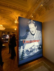 Impression of the exhibition in the Central Chess Club Moscow in honor of Yuri Averbakh