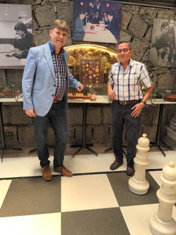 GM Eugenio Torre and CHLS President Frank Hoffmeister at the Torre museum