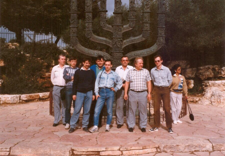 Czechoslovak delegation at the European Team Championship in Haifa, 1989. Here on an excursion in Jerusalem, at the Knesset Menorah.