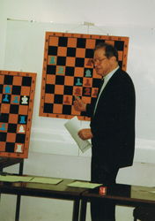 Yuri Averbakh giving a lecture in Hamburg, 1999