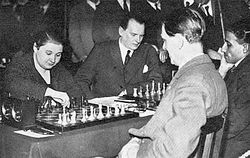 Vera Menchik mit Géza Maróczy, London 1932