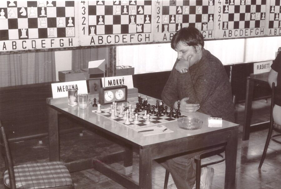 Karel Mokrý during his game with Eduard Meduna at the Réti Memorial in Trnava, 1984.