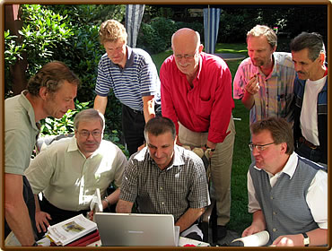 Curious looks at the new Janowski book, right on the outside Bernd Segebarth who didn’t arrive before Saturday morning.