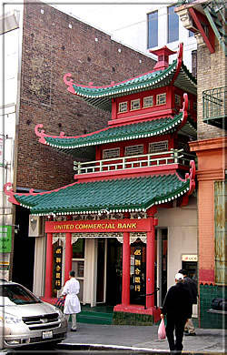 Geldinstitut in Chinatown - geradezu pittoresk!